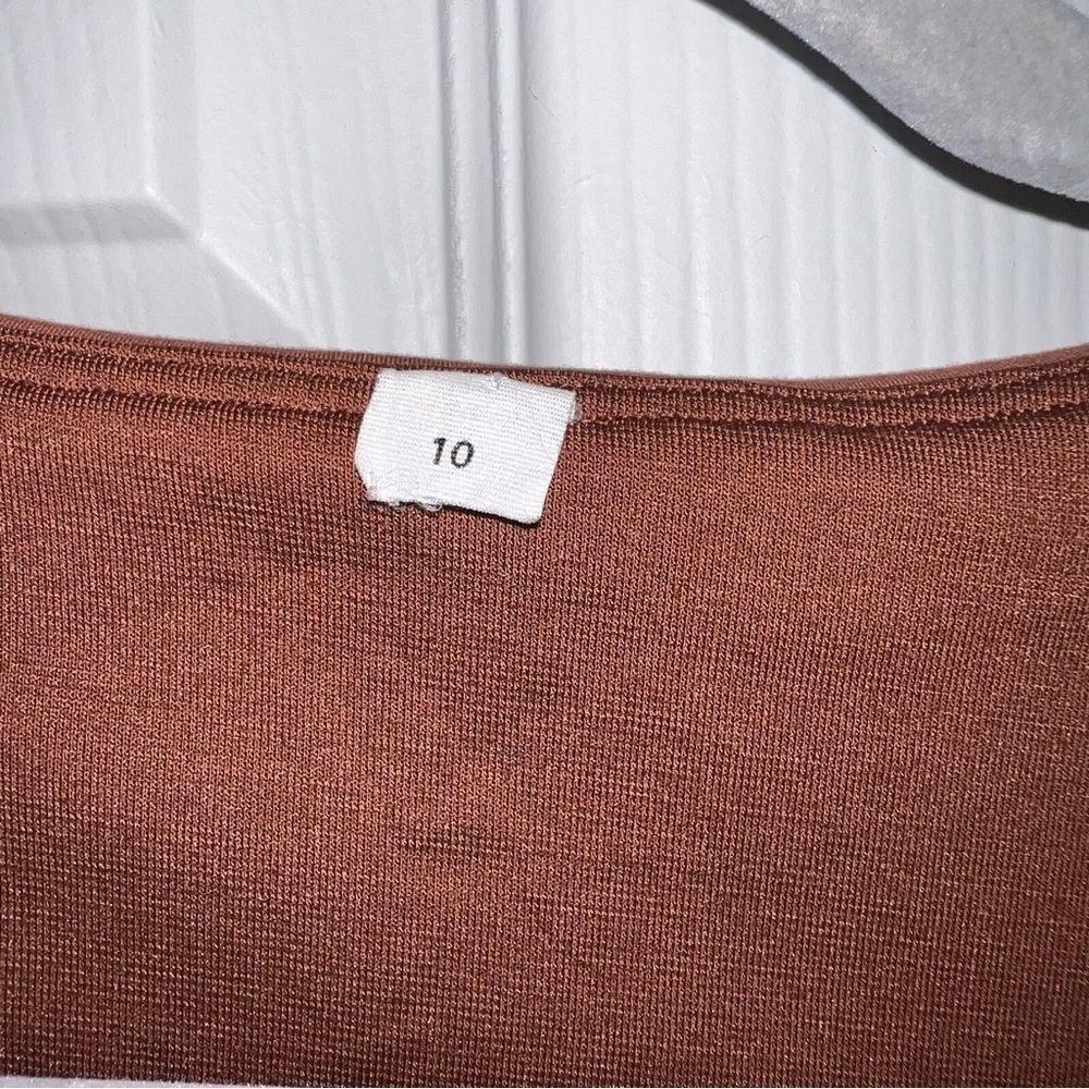 Lululemon InStill Tank Top With Removable Bra-Cups Roasted Brown Size 10 - Picture 4 of 6